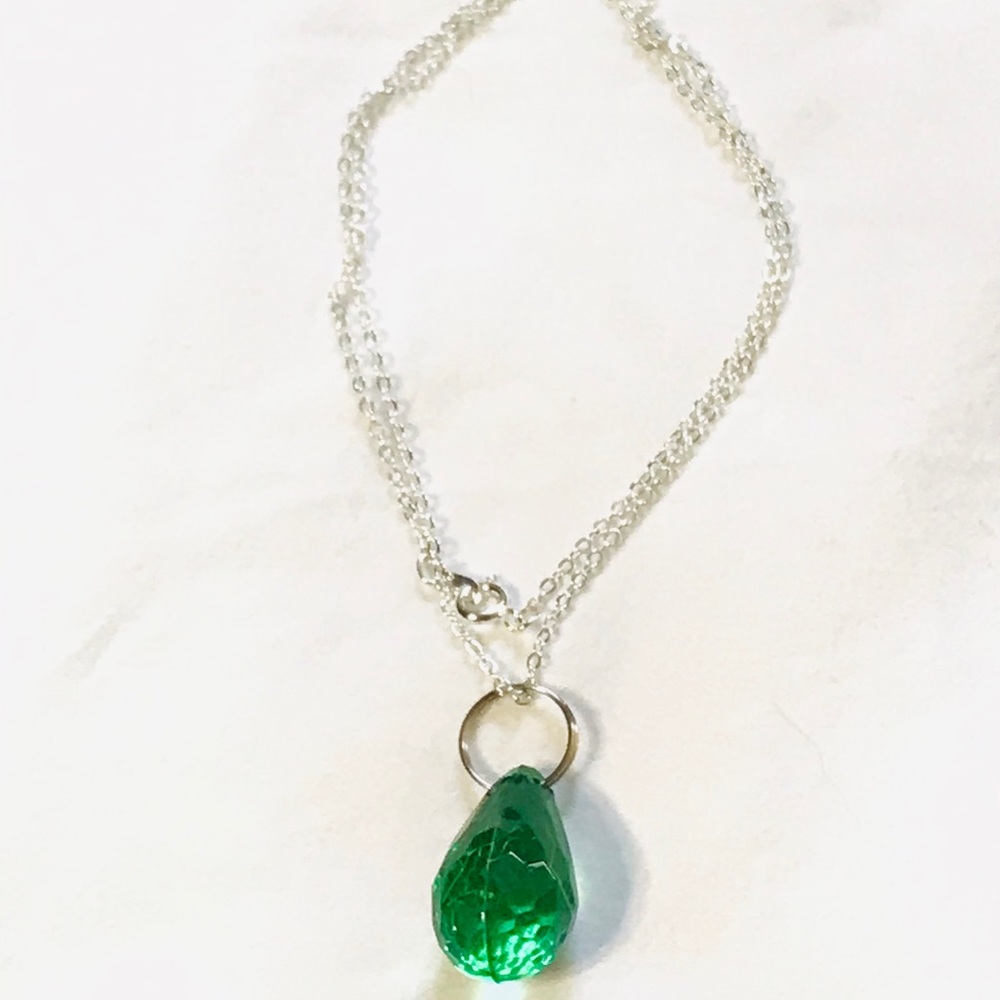 Green Crystal style pendant necklace - Picture 6 of 6